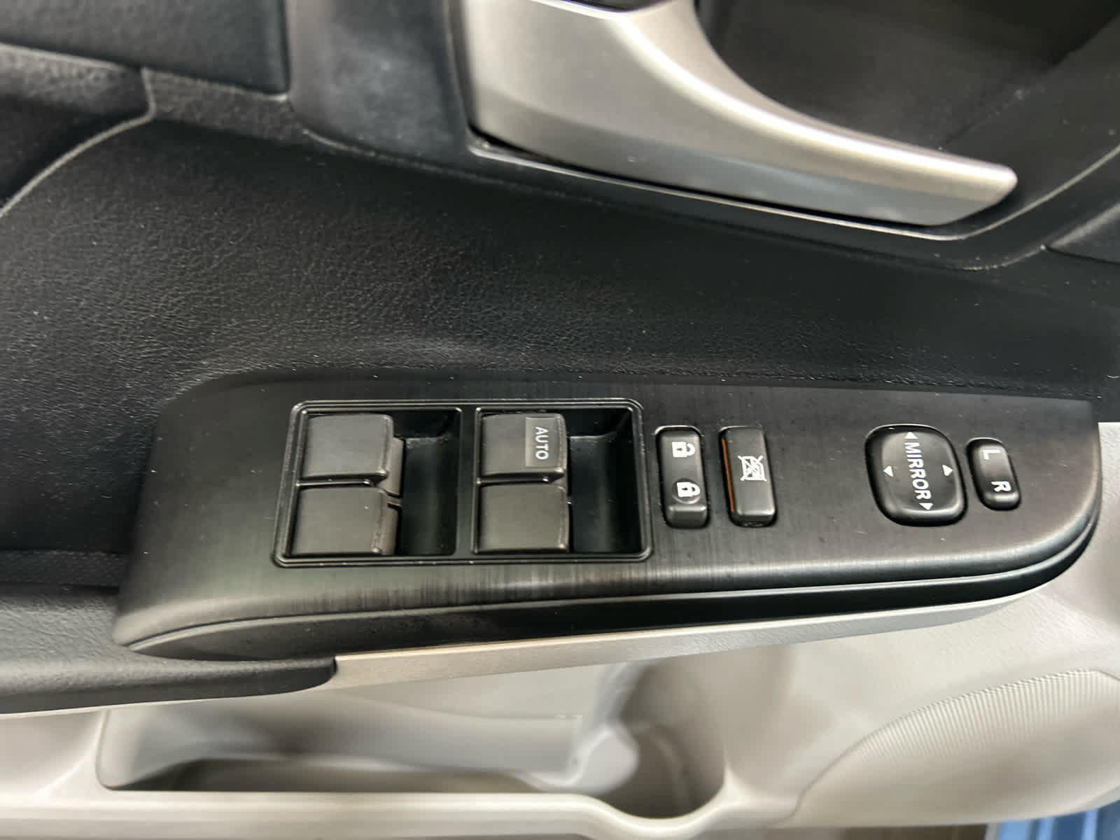 Used 2012 Toyota Camry LE FWD image 13