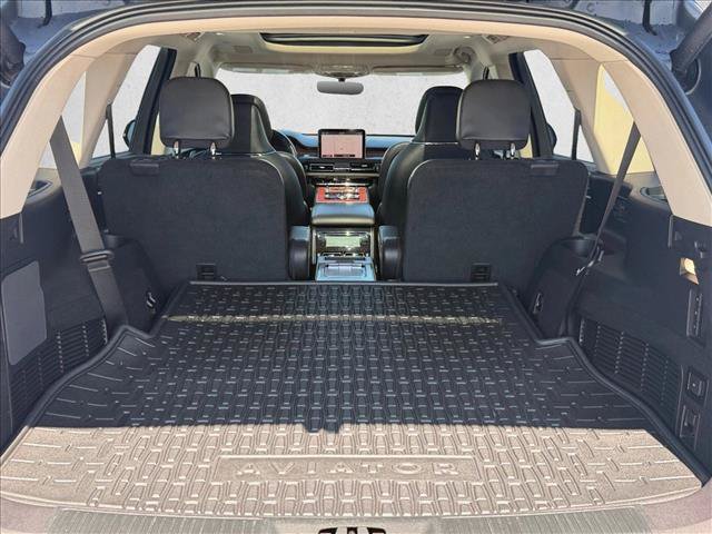 Used 2022 Lincoln Aviator Reserve w/ Equipment Group 201A AWD/4WD image 6