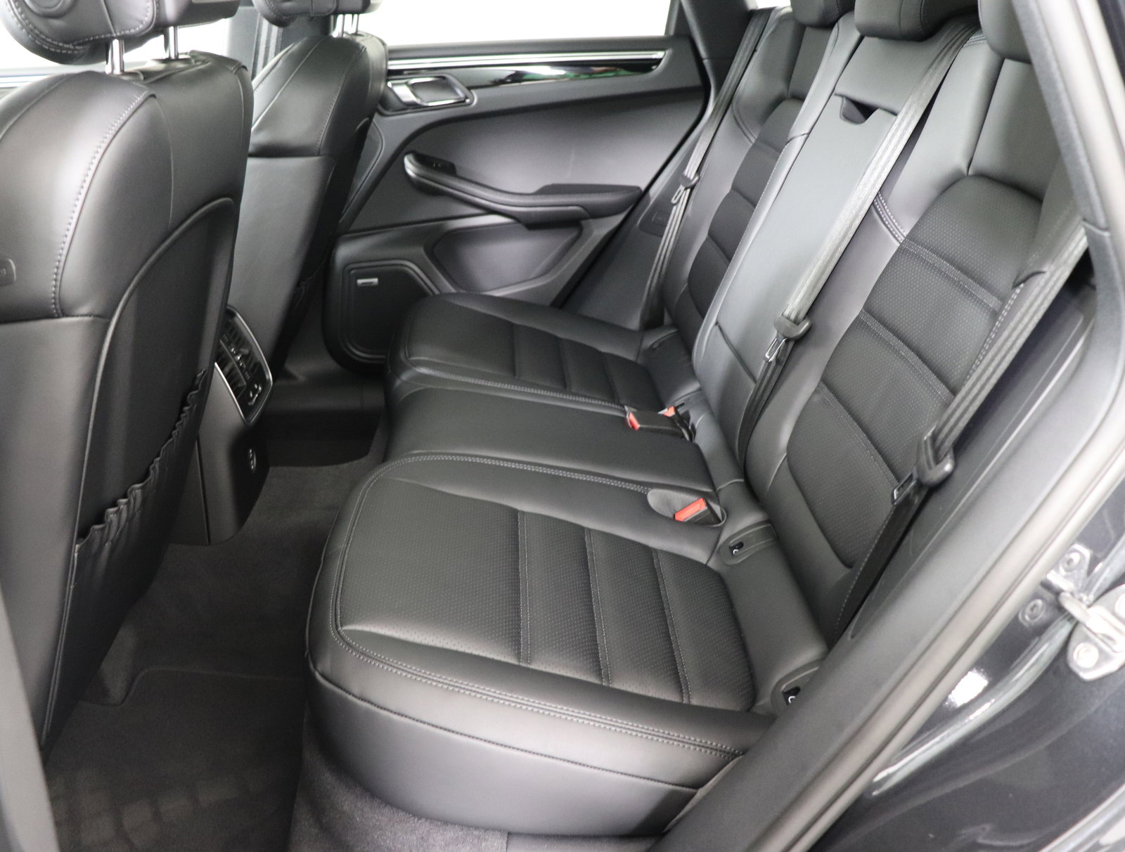 Used 2025 Porsche Macan image 22