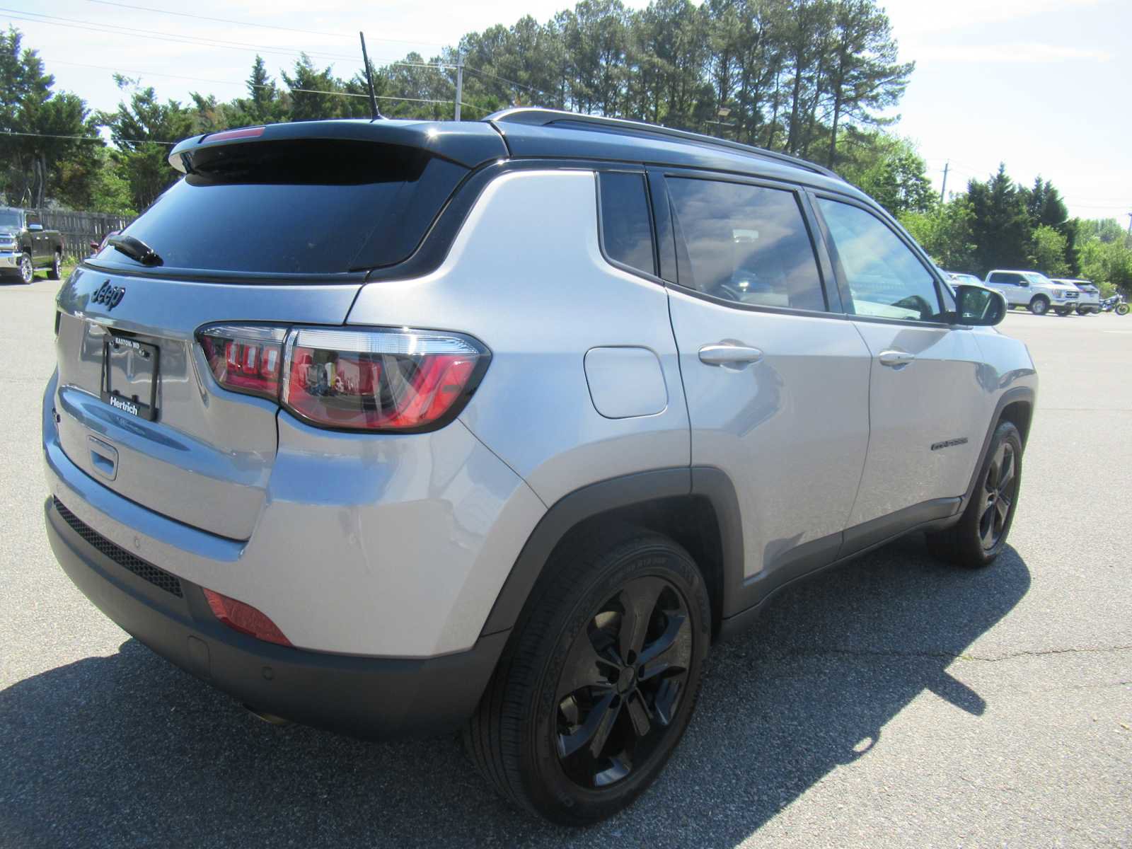 Used 2019 Jeep Compass Latitude AWD/4WD image 5