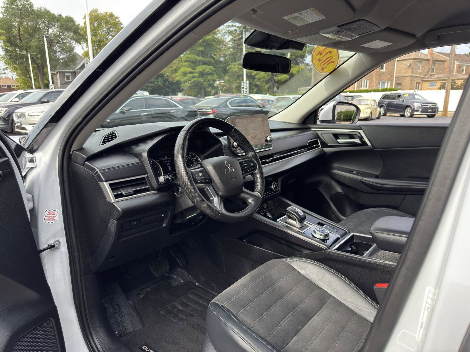 Used 2024 Mitsubishi Outlander SE image 27