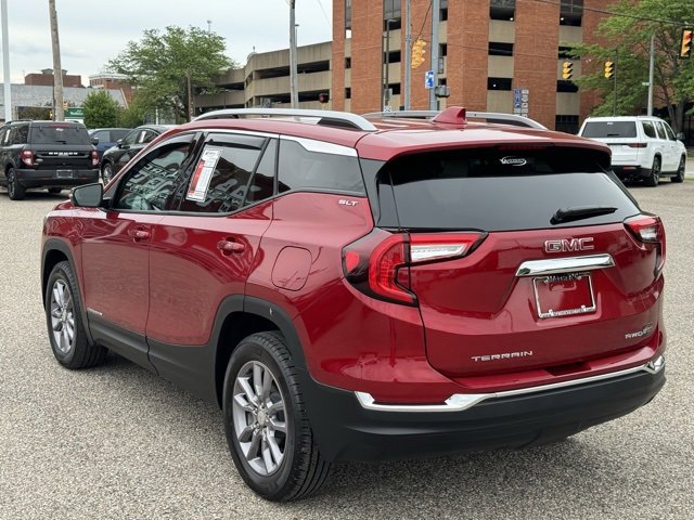 Used 2024 GMC Terrain SLT image 3