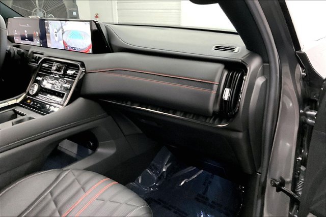 Used 2025 Nissan Armada PRO-4X AWD/4WD image 19