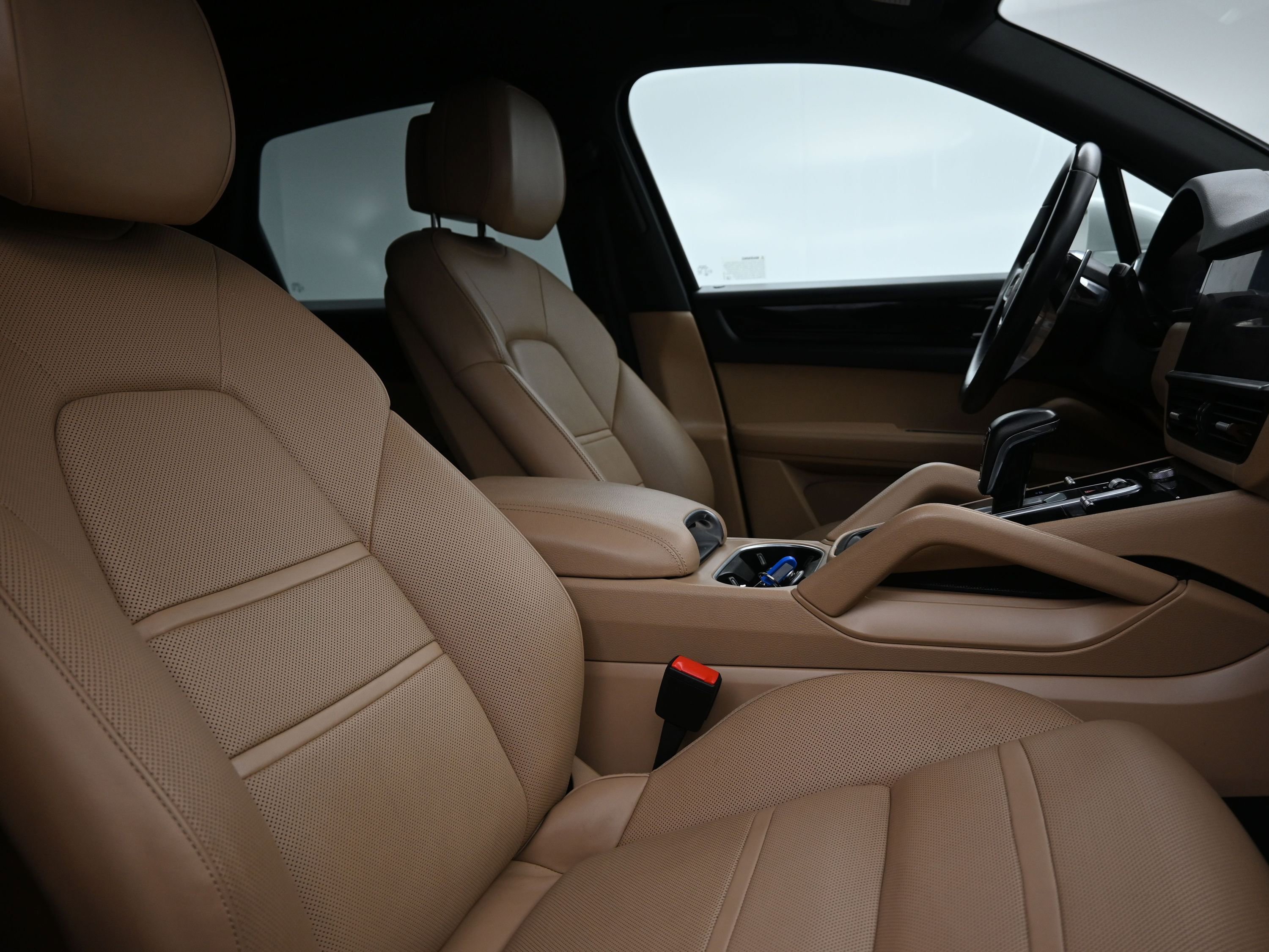 Used 2022 Porsche Cayenne image 16