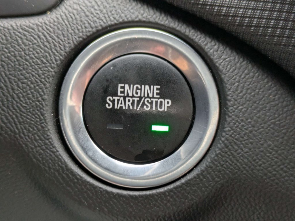 Used 2022 Chevrolet Equinox RS w/ RS Leather Package FWD image 31