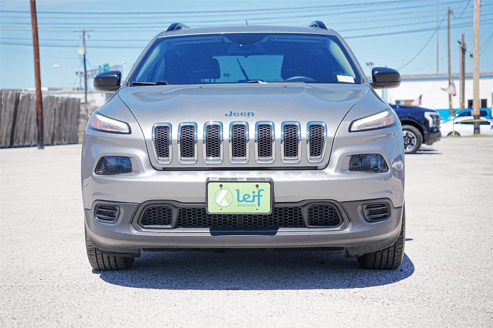 Used 2016 Jeep Cherokee Sport image 9