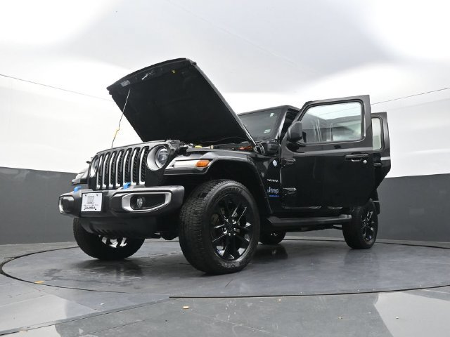 Used 2023 Jeep Wrangler Unlimited Sahara w/ Cold Weather Group AWD/4WD image 34