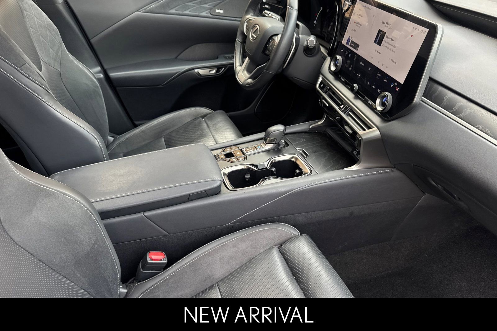 Certified 2024 Lexus RX 450h AWD w/ Convenience Package image 19