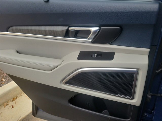 Certified 2025 Kia Telluride EX w/ EX Captain's Chair Package image 14