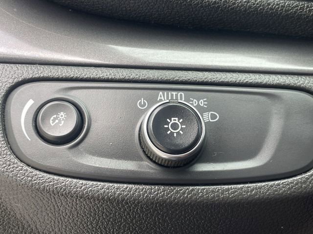 Used 2020 Buick Encore Preferred FWD image 17