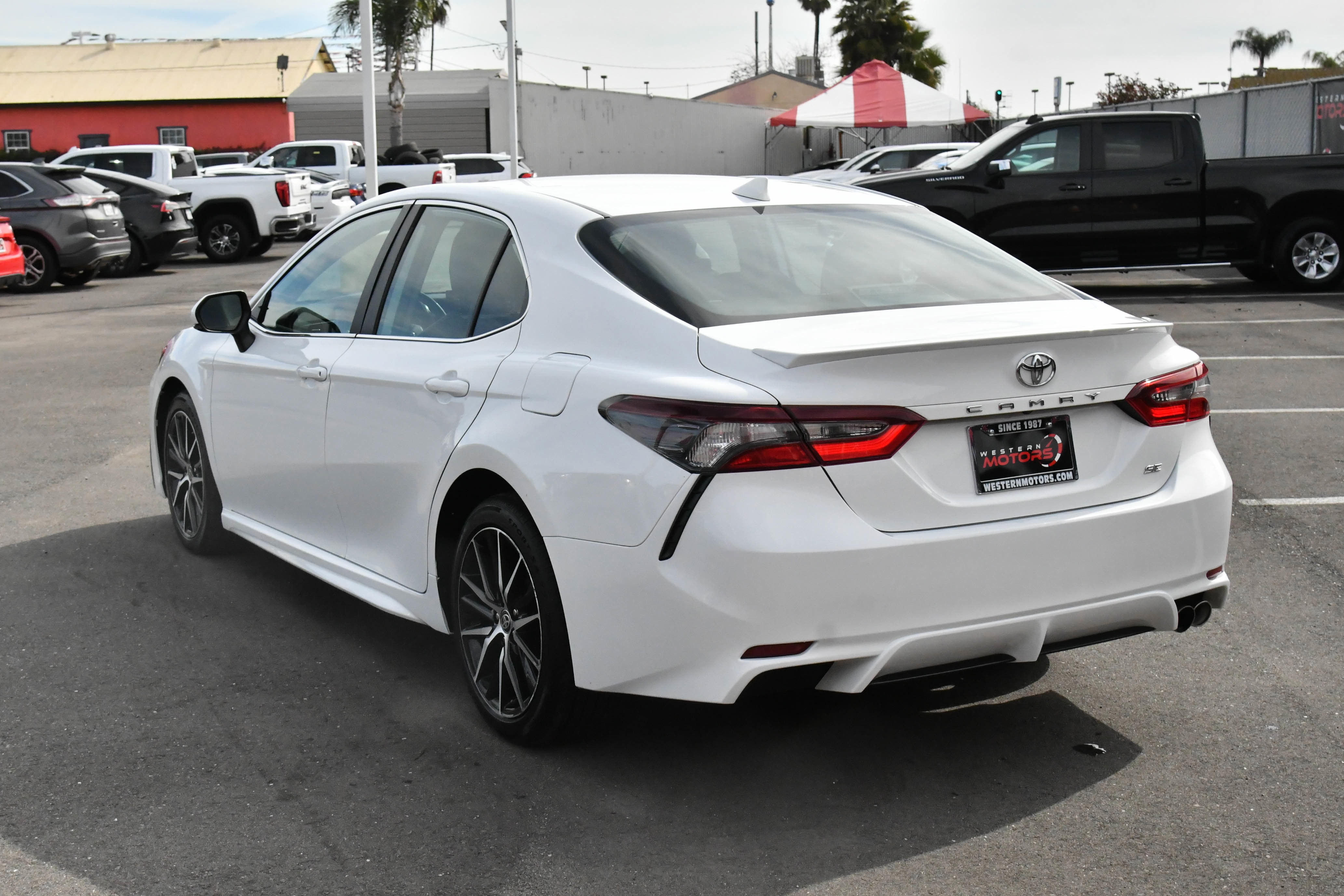 Used 2024 Toyota Camry SE image 6