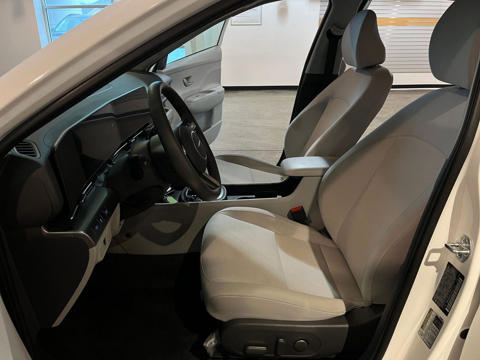 Used 2025 Hyundai Kona SEL image 27