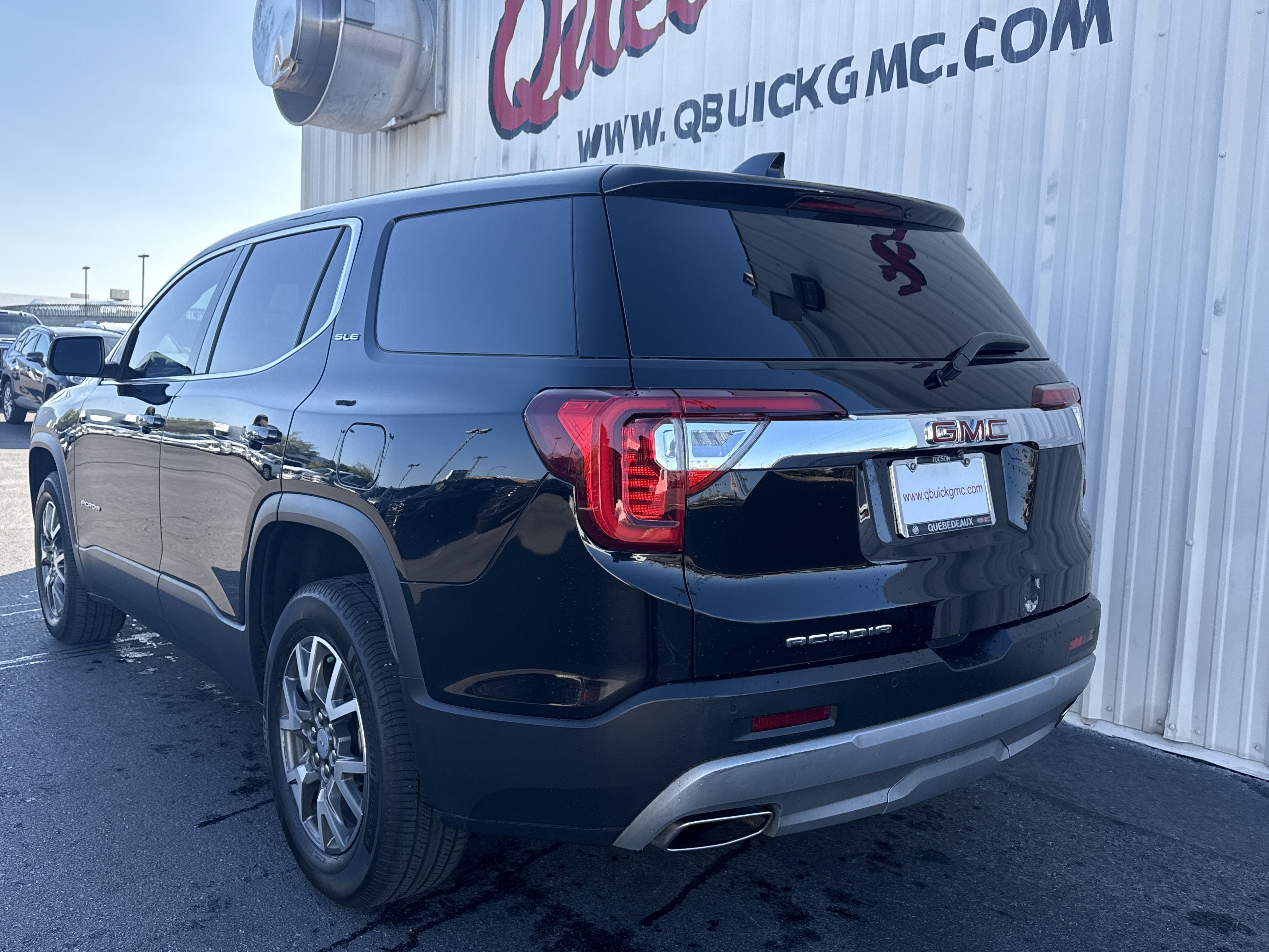 Used 2023 GMC Acadia SLE image 4