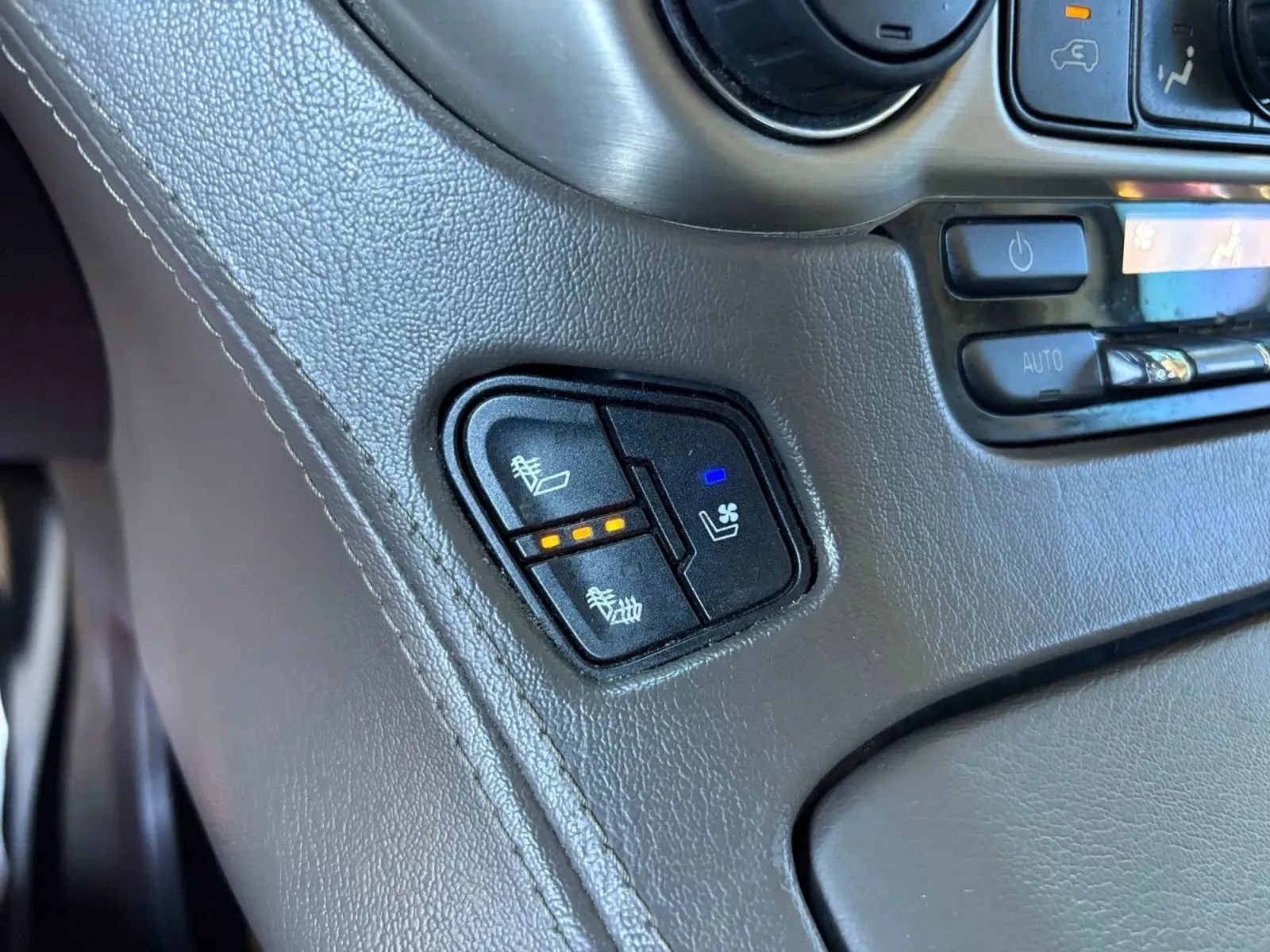 Used 2017 GMC Yukon Denali w/ Open Road Package image 33