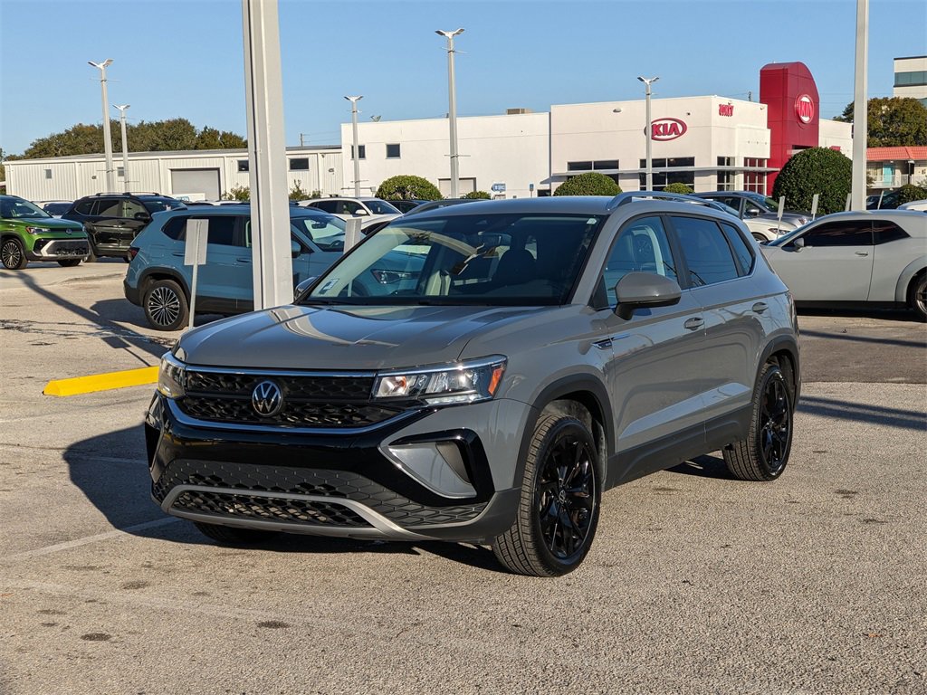 Certified 2023 Volkswagen Taos SE w/ Black Wheel Package image 4
