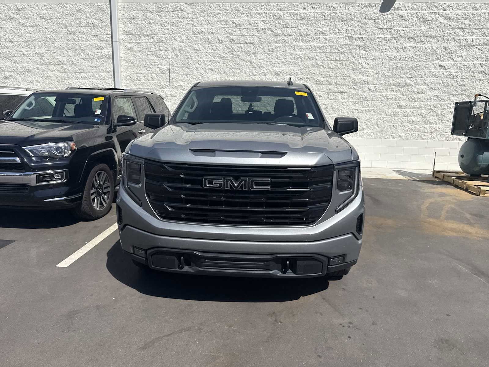 Used 2023 GMC Sierra 1500 Elevation AWD/4WD image 2