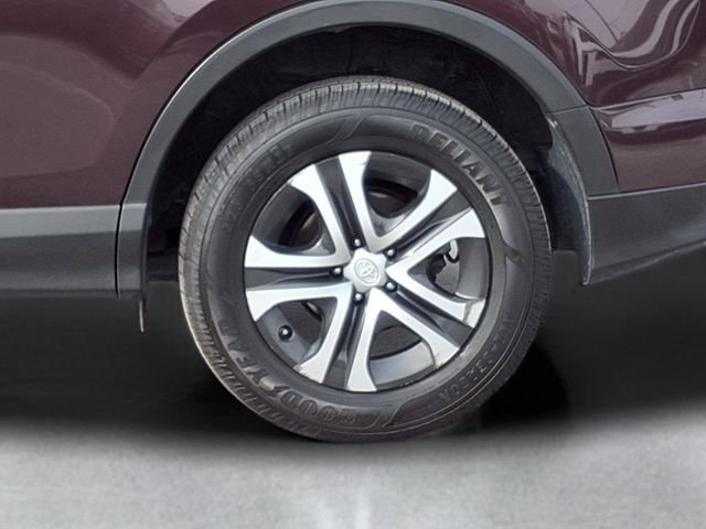 Used 2018 Toyota RAV4 LE image 12