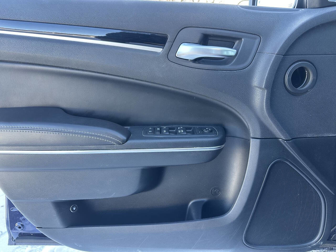 Used 2018 Chrysler 300 S w/ 300S Premium Group image 33