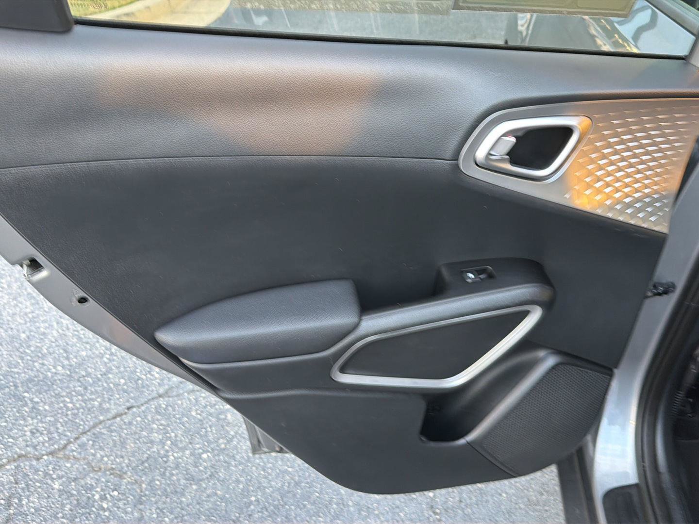 Used 2024 Kia Soul LX w/ Option Group 015 FWD image 17