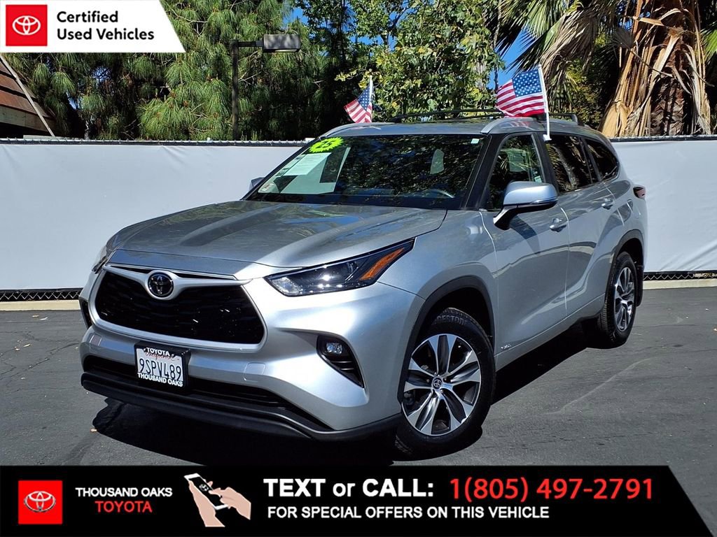 Certified 2025 Toyota Highlander XLE AWD/4WD image 1