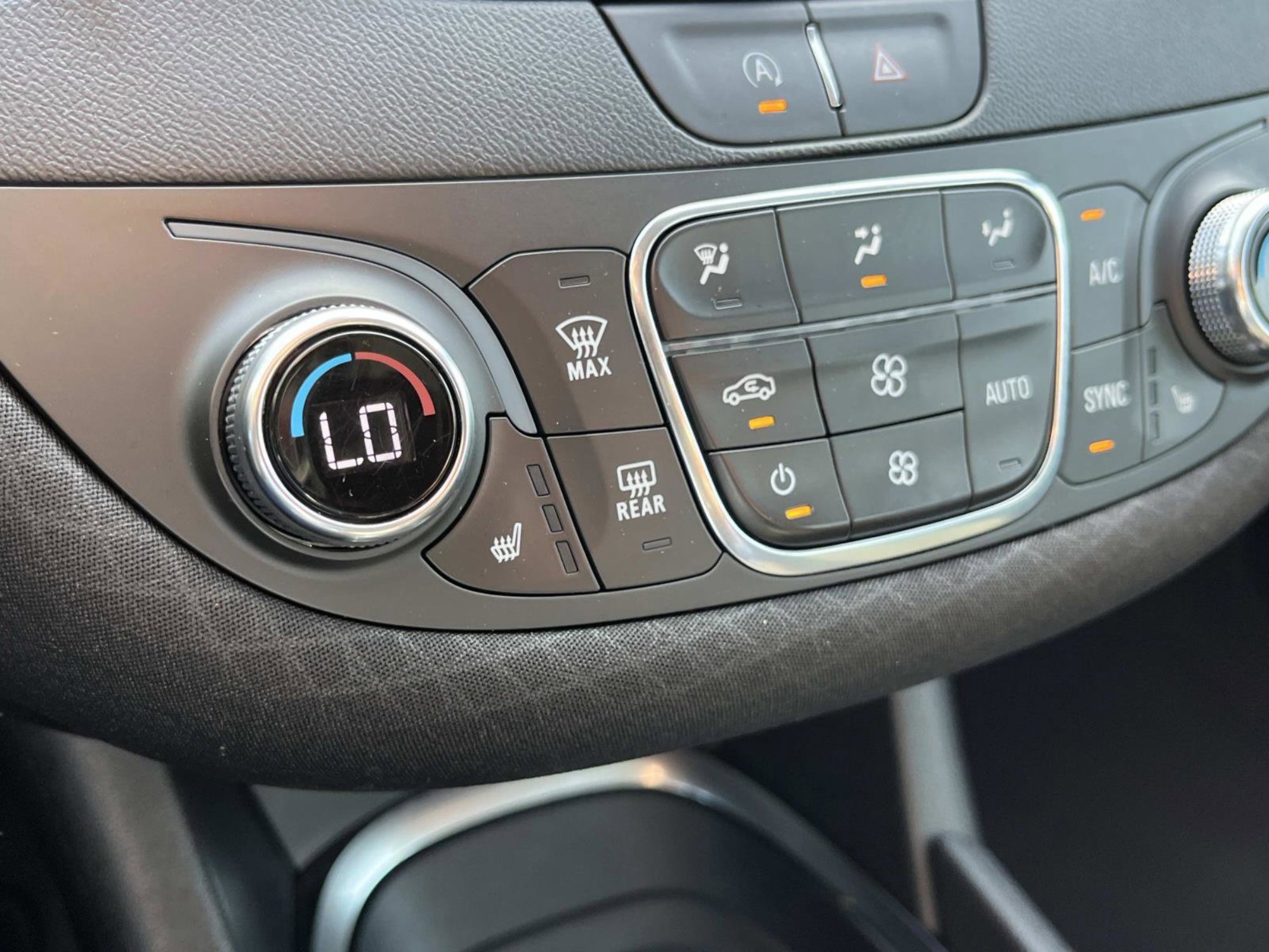 Used 2021 Chevrolet Malibu LT FWD image 32