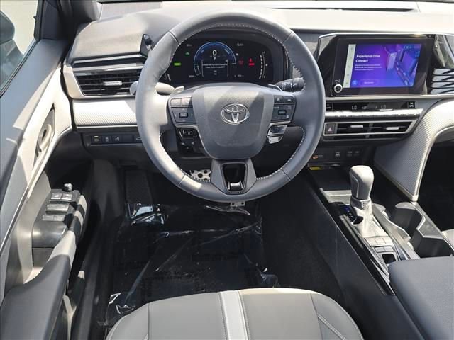 Used 2025 Toyota Camry SE w/ Convenience Package image 11