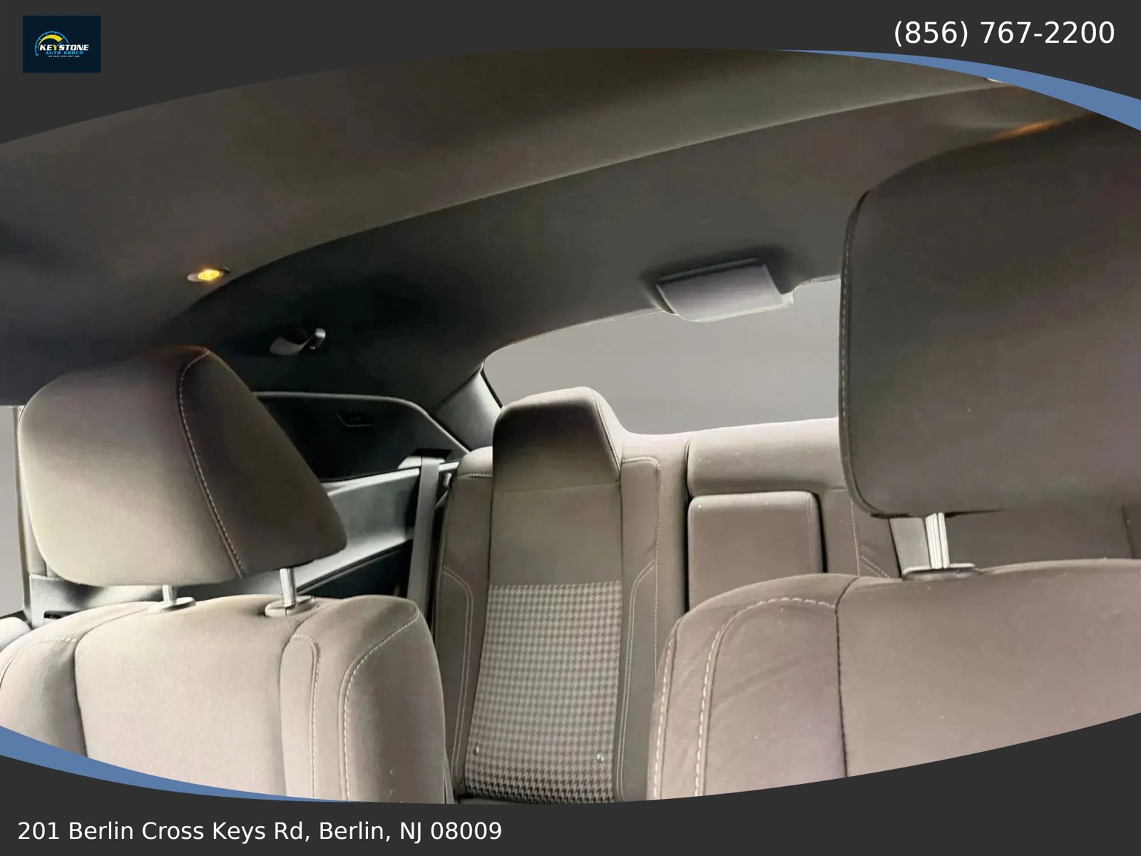 Used 2015 Dodge Challenger SXT RWD image 28