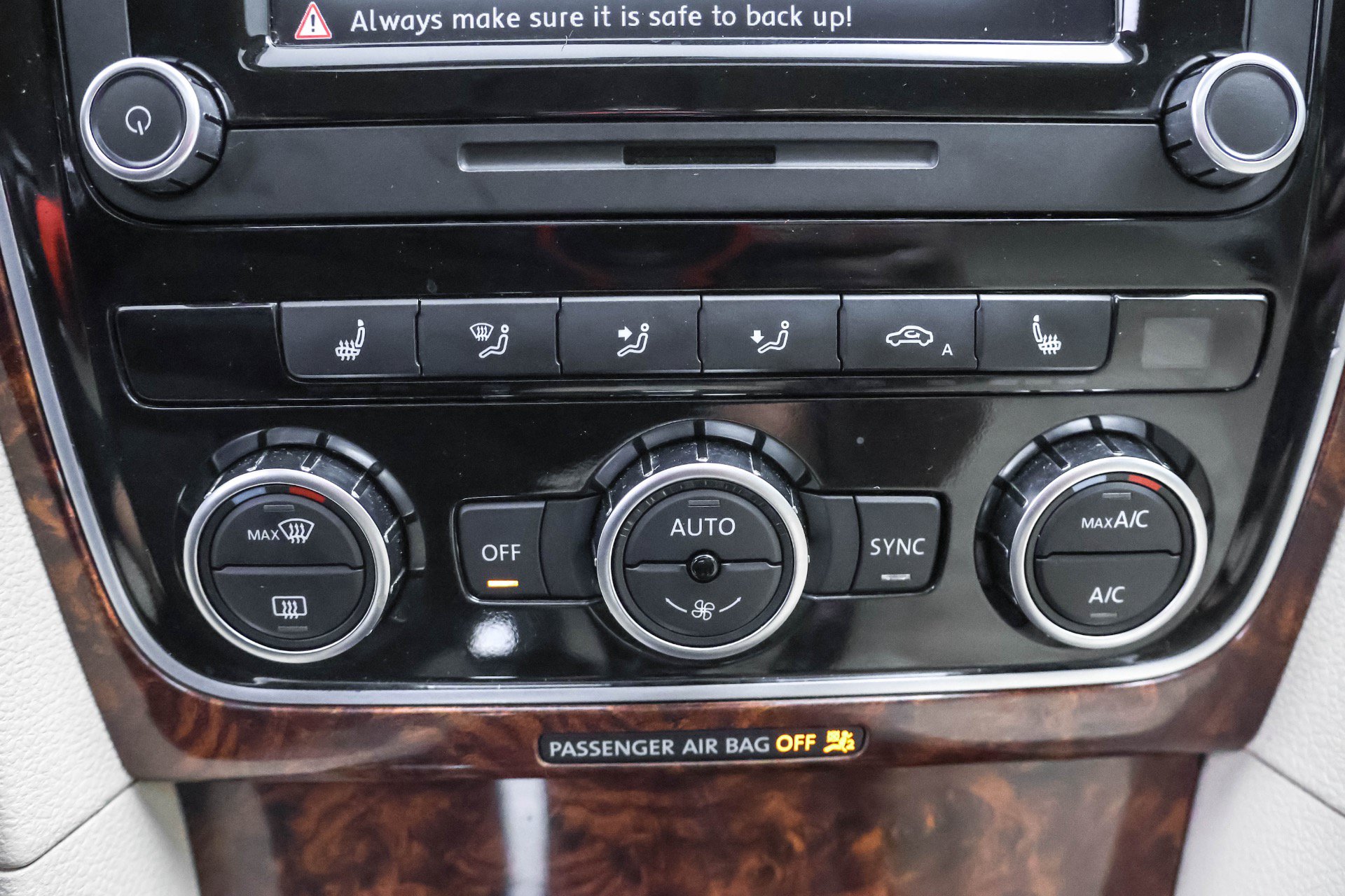 Used 2013 Volkswagen Passat TDI SEL Premium FWD image 11