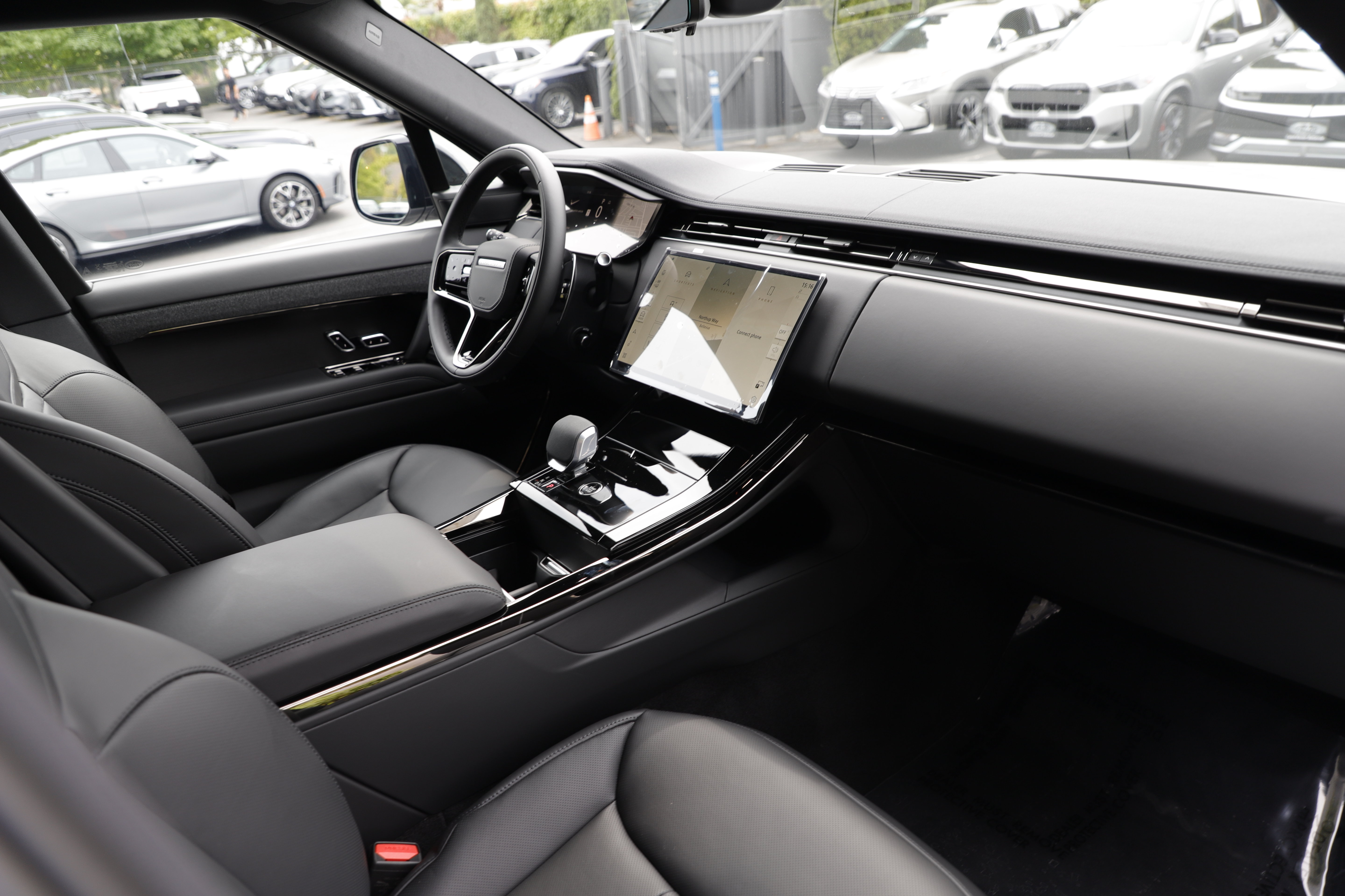 New 2026 Land Rover Range Rover Sport Dynamic SE AWD/4WD image 13