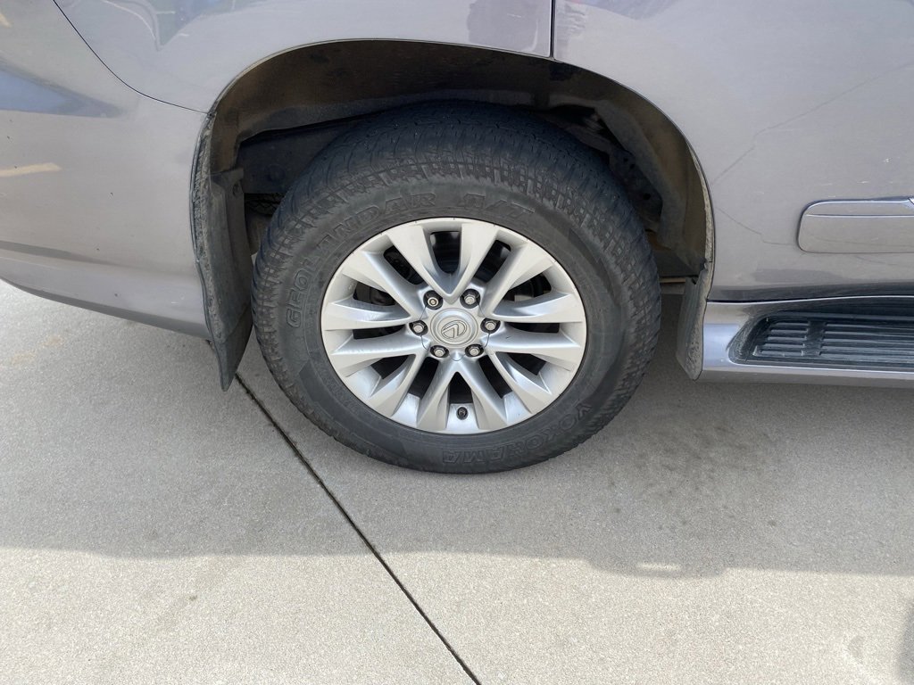 Used 2017 Lexus GX 460 image 16