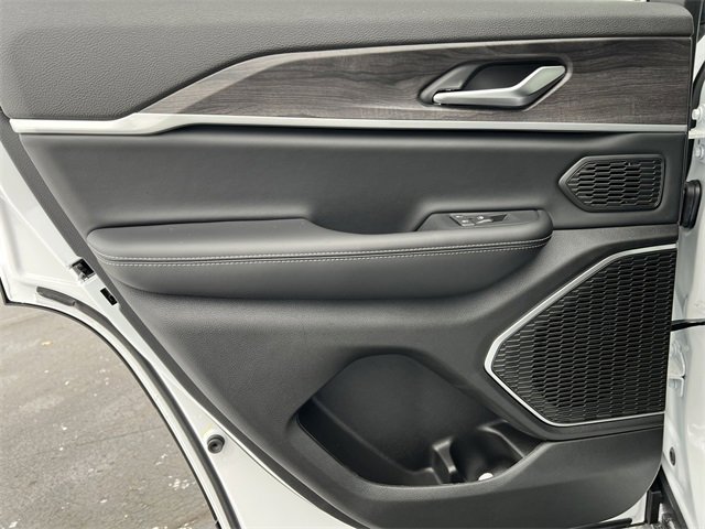 New 2025 Jeep Grand Cherokee Limited w/ Black Appearance Package image 35