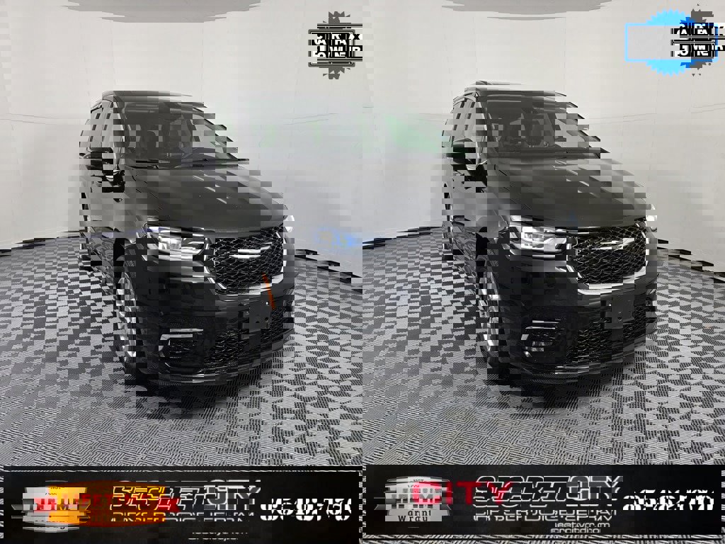 Used 2024 Chrysler Pacifica Touring-L image 1