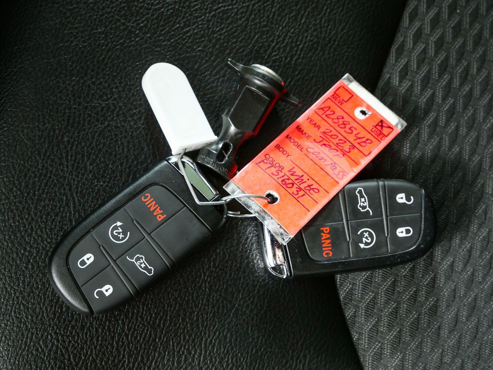 Used 2023 Jeep Compass Latitude w/ Sun and Sound Group AWD/4WD image 39