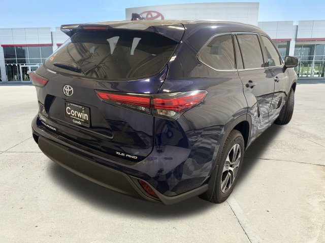 Used 2021 Toyota Highlander XLE AWD/4WD image 41