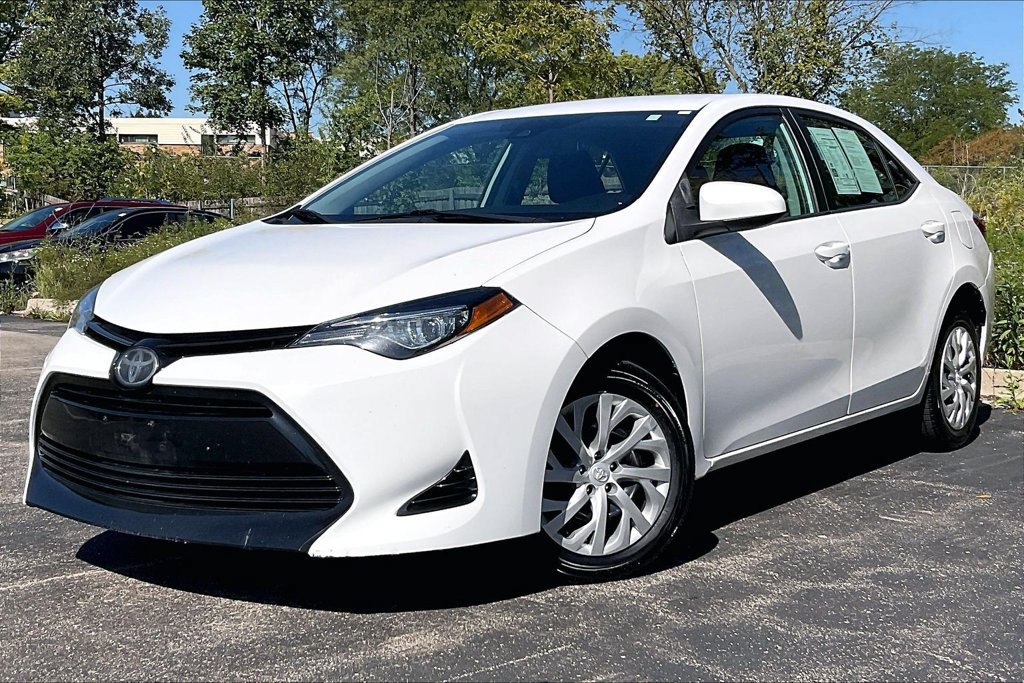 Used 2018 Toyota Corolla LE FWD image 2