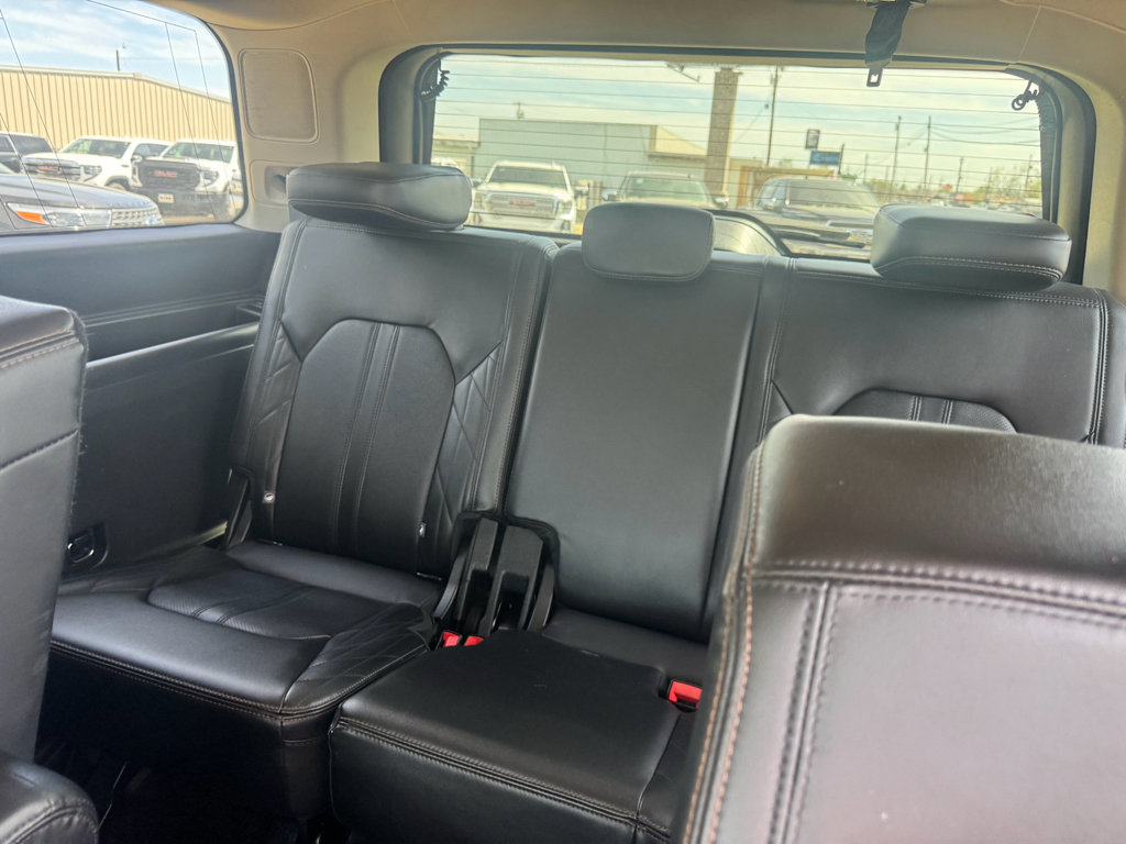Used 2018 Ford Expedition Platinum image 16