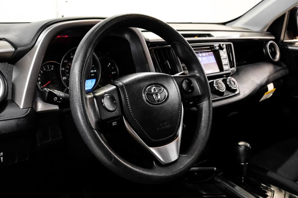Used 2016 Toyota RAV4 LE FWD image 19