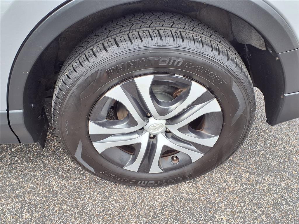 Used 2018 Toyota RAV4 LE image 25