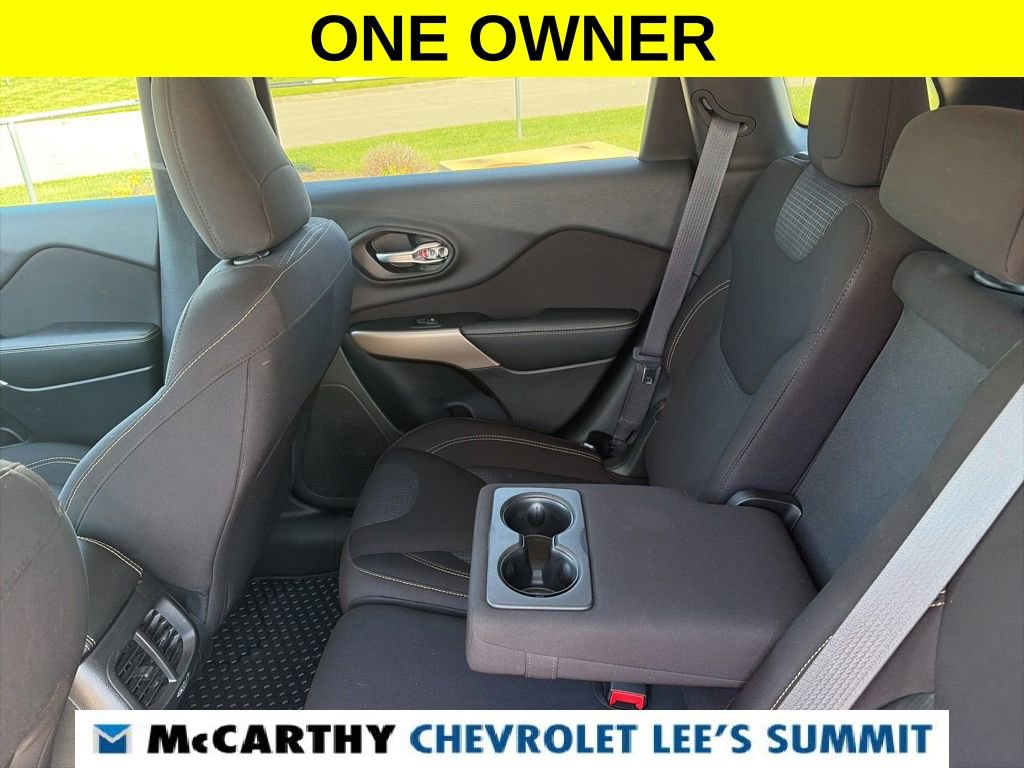 Used 2017 Jeep Cherokee Latitude w/ Cold Weather Group AWD/4WD image 40
