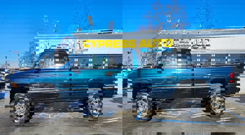 Used 1997 Dodge Ram 2500 Truck 4x4 Club Cab image 2