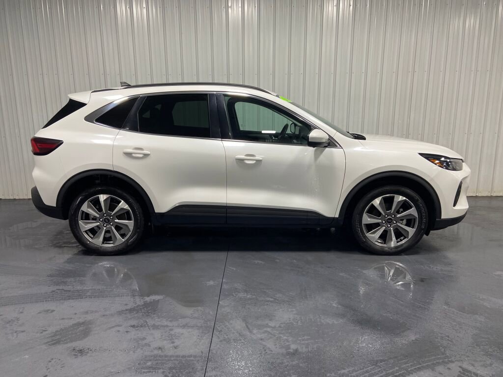 Used 2024 Ford Escape Platinum image 19
