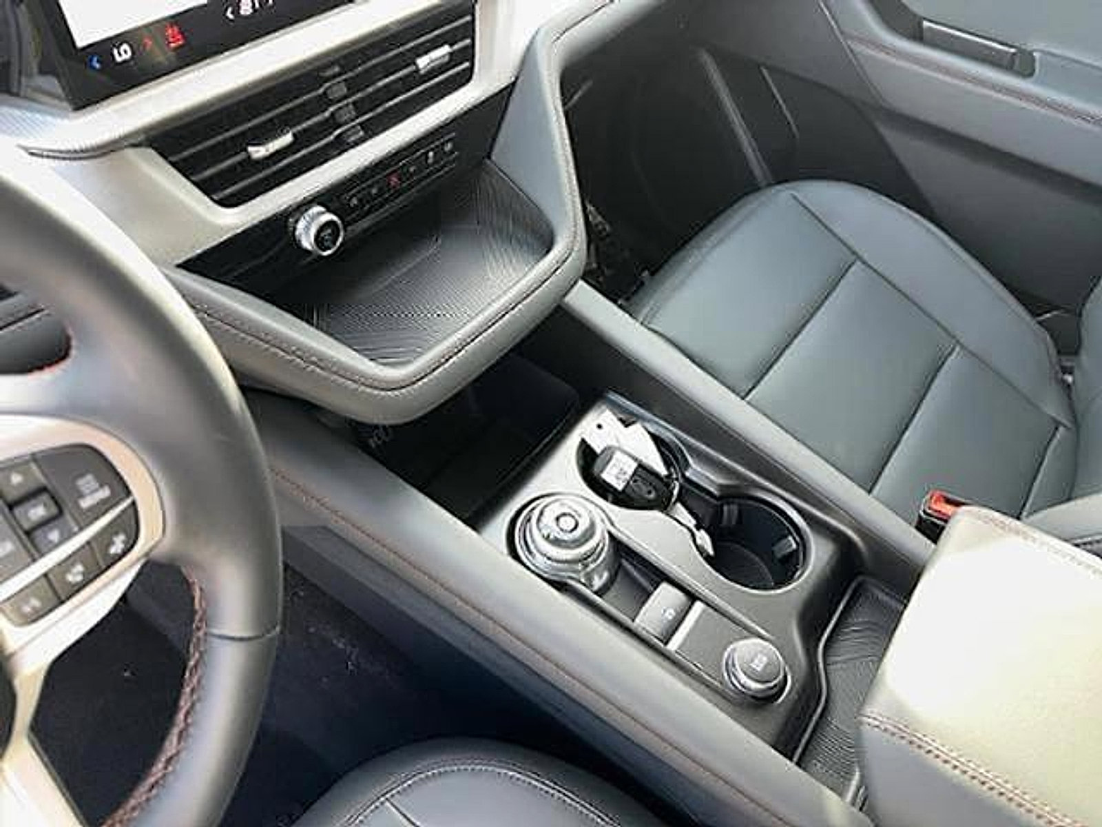 New 2026 Ford Explorer Active w/ Active Comfort Package RWD image 15
