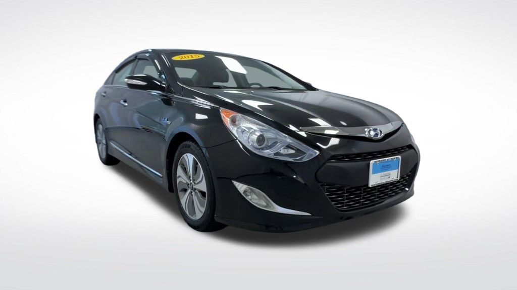 Used 2015 Hyundai Sonata Limited w/ Option Group 02 FWD image 2