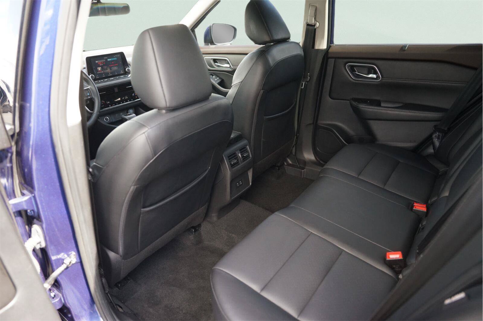 Used 2021 Nissan Rogue SV w/ Premium Package FWD image 12