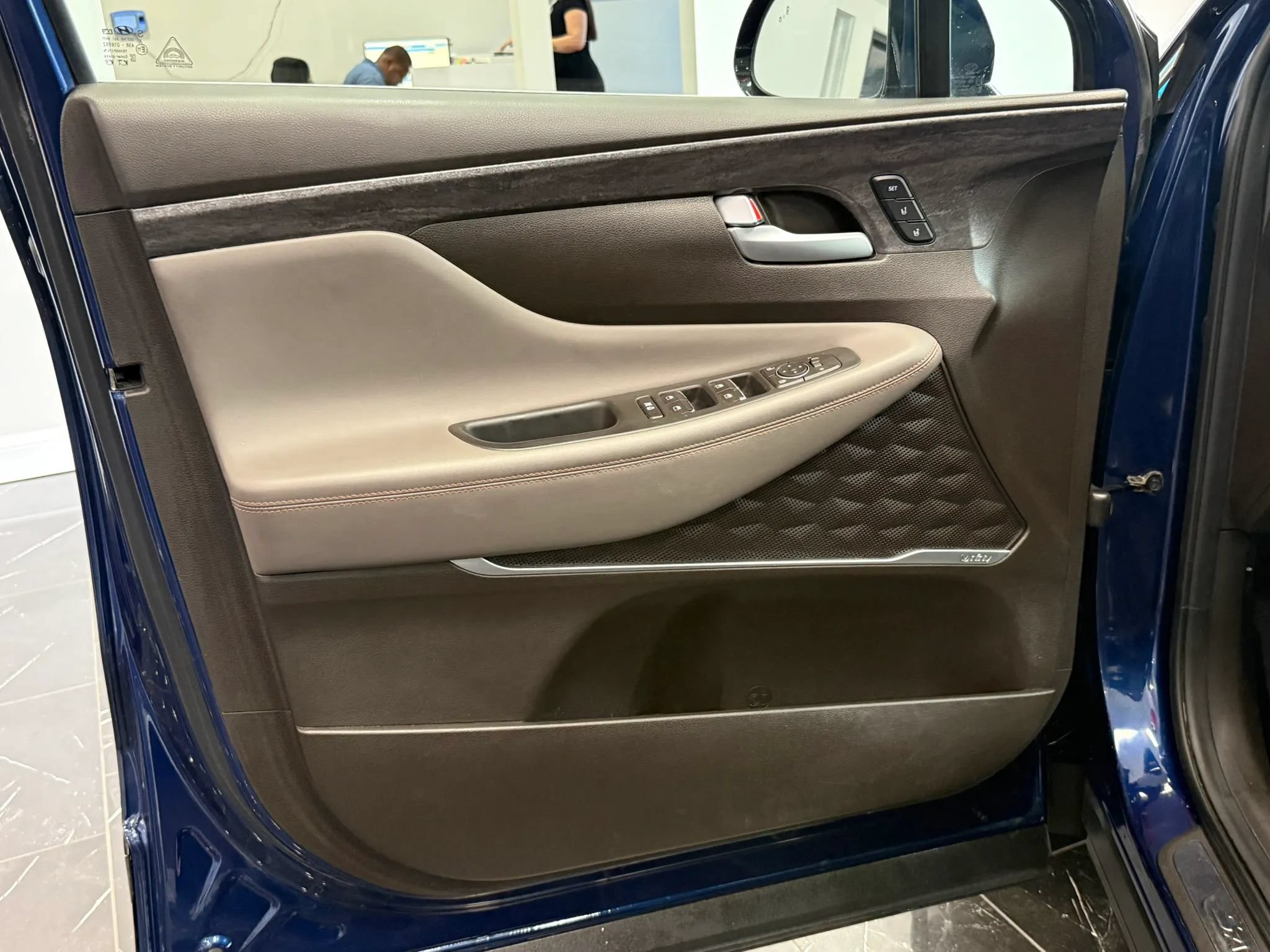 Used 2019 Hyundai Santa Fe AWD w/ Cargo Package image 7
