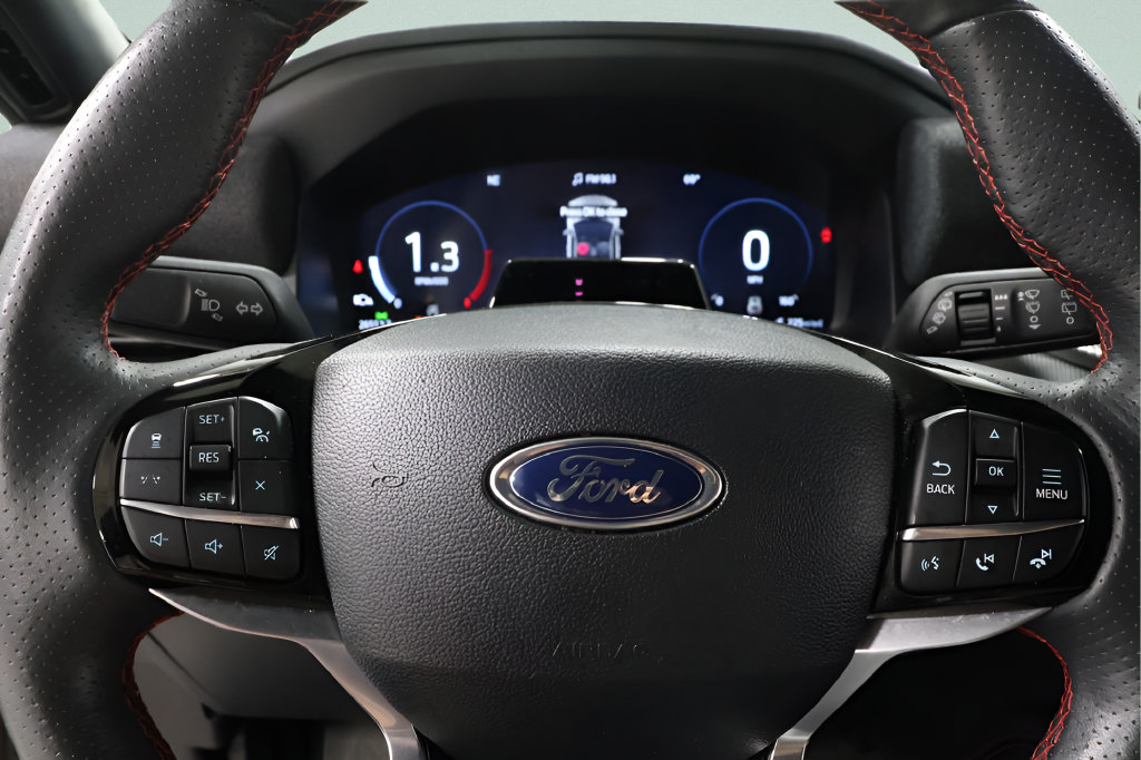 Used 2025 Ford Explorer ST-Line w/ ST-Line Street Pack AWD/4WD image 12