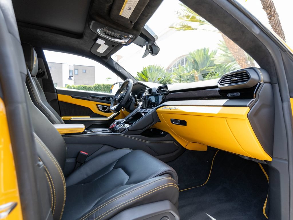 Used 2021 Lamborghini Urus AWD/4WD image 27