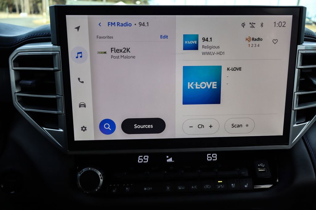 Used 2025 Toyota Tundra Platinum image 32