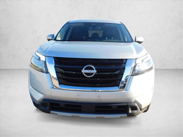 Used 2025 Nissan Pathfinder SL FWD image 4
