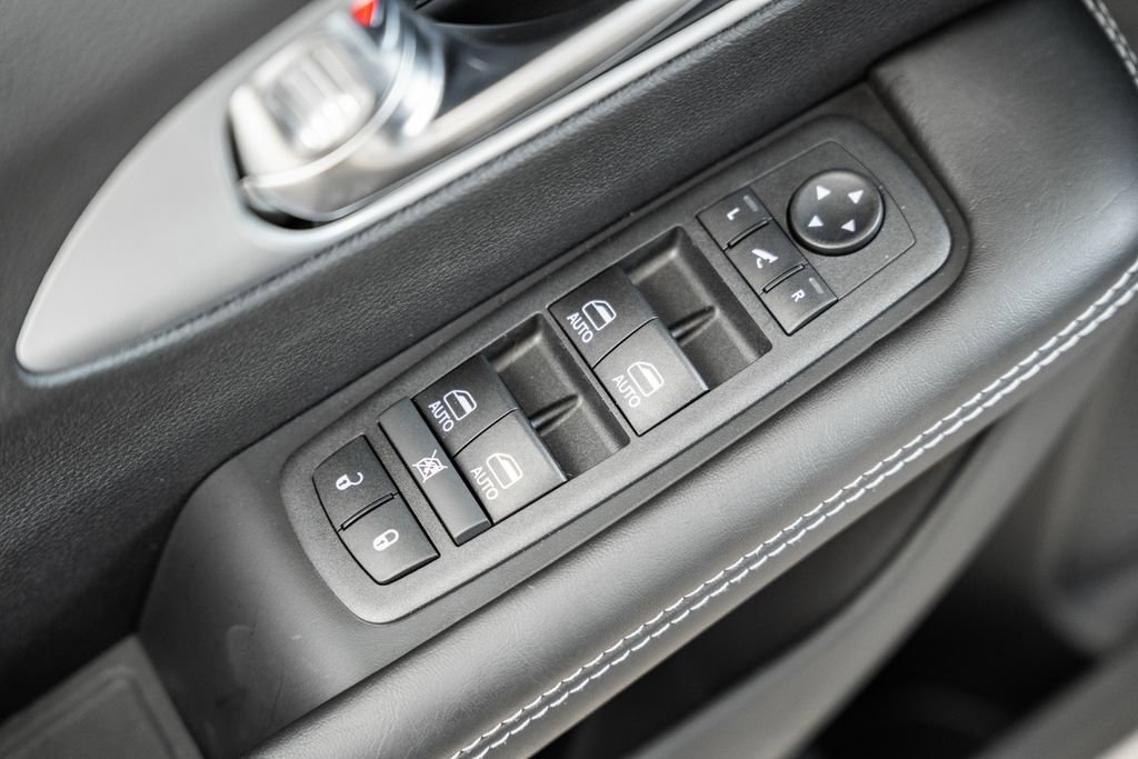 New 2026 Chrysler Pacifica Limited w/ Uconnect Theater Family Group image 36